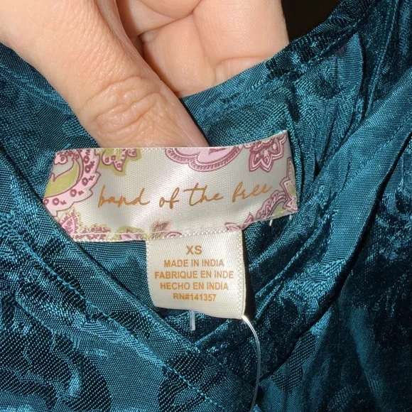 Band of the Free Camille Crossover Crop Top Teal Balloon Sleeve Smocked NWT XS - Picture 5 of 9